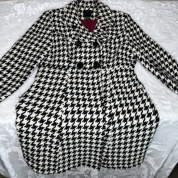 EUC Express Women's Black & White Houndstooth Plaid Wool Blend Lined Coat Size S - Picture 2 of 7